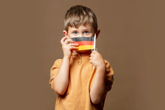 deutscher Junge mit deutscher flagge altdeutsche jungennamen deutsche jungennamen