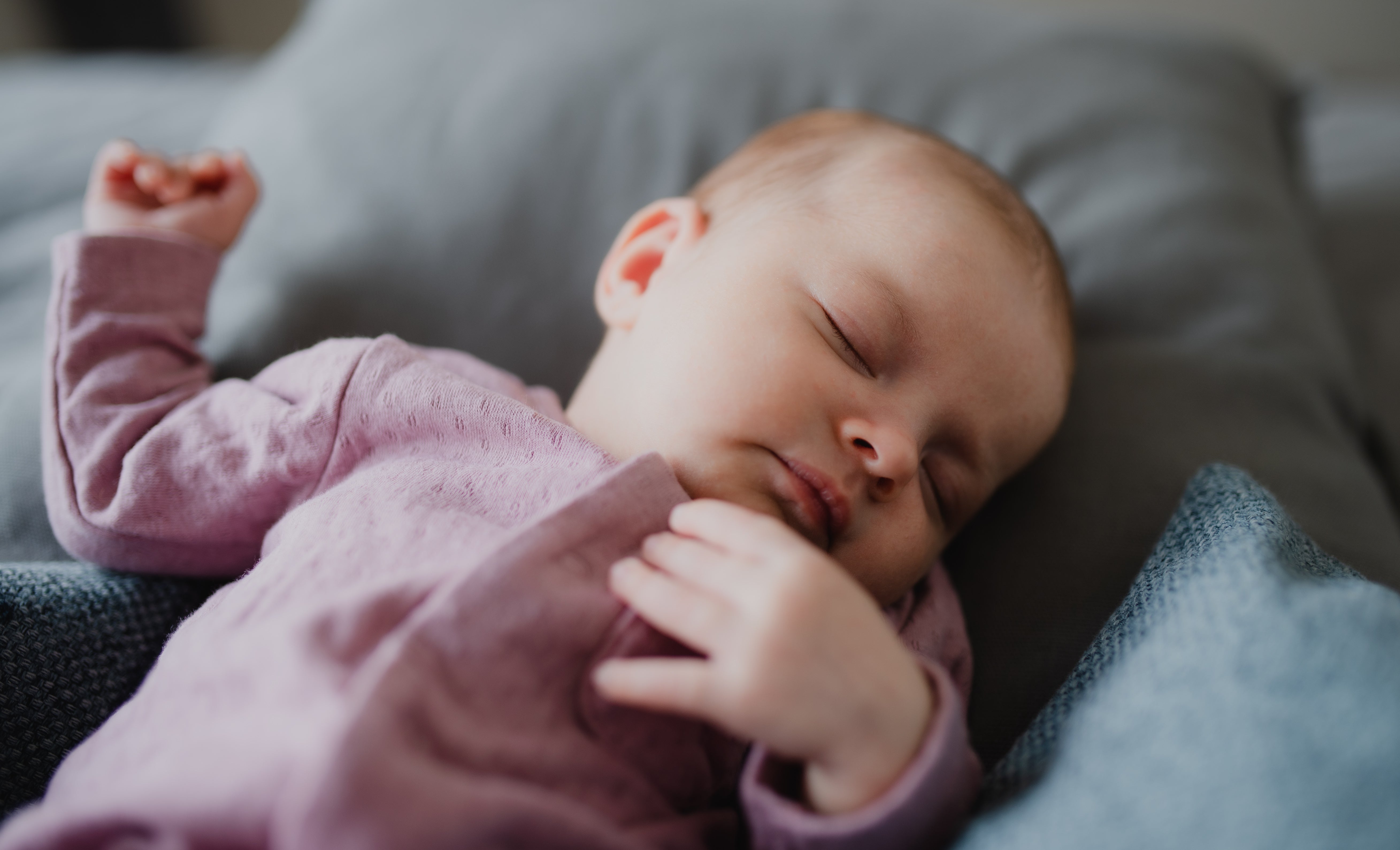 Moro-Reflex – Warum Bewegung für dein Baby jetzt wichtig ist - Lottili
